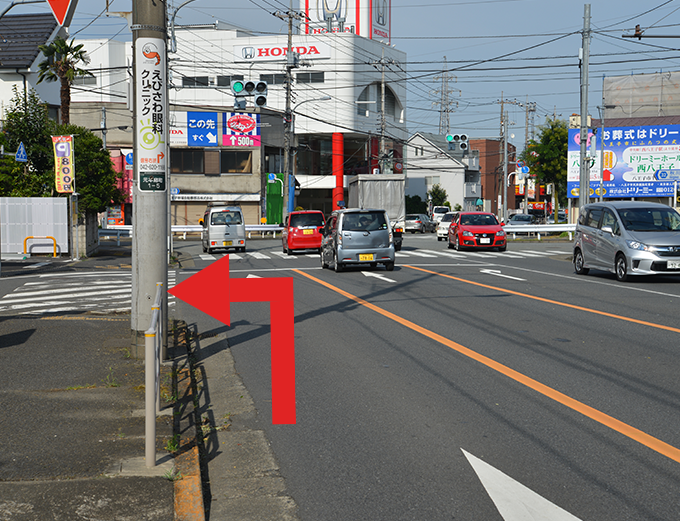 元本郷町交差点を左折します。